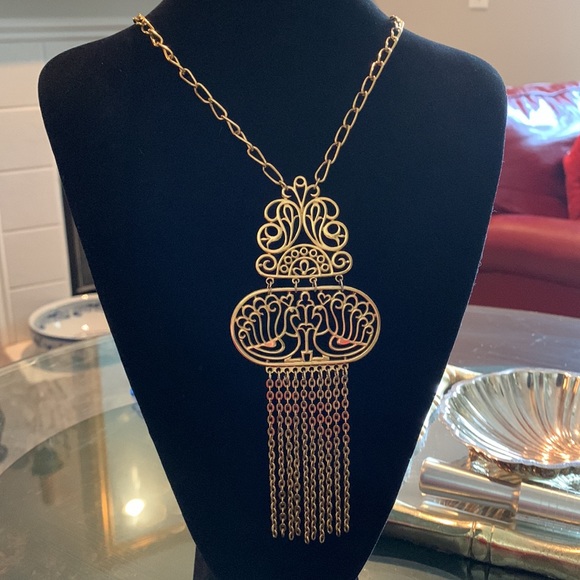 Designers Dream, Vintage Trifari Love Birds with chain fringe, gold tone. - Picture 2 of 16